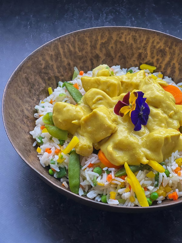 00066105 kip curry met rijst en groenten